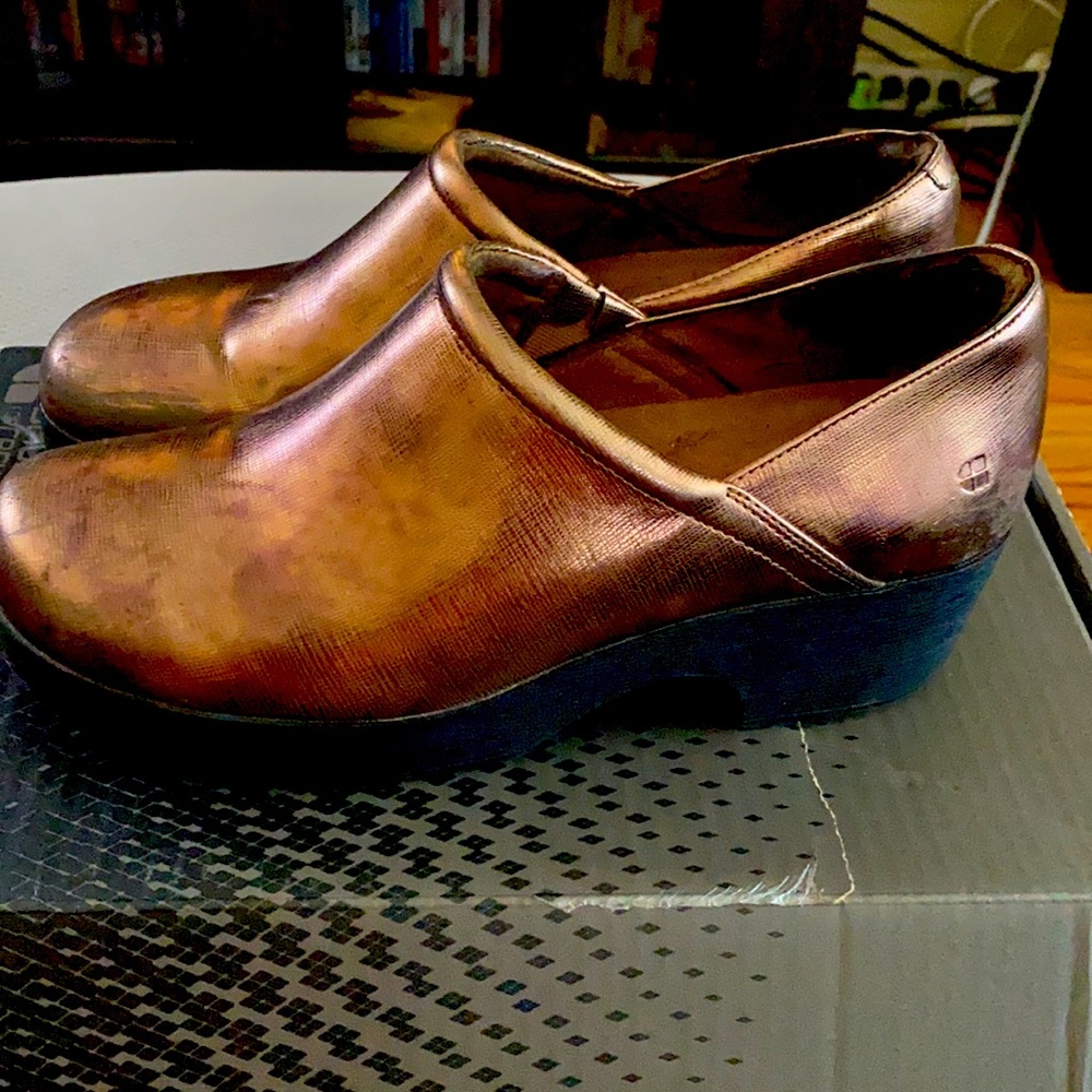 Clogs - Picture 2 of 3